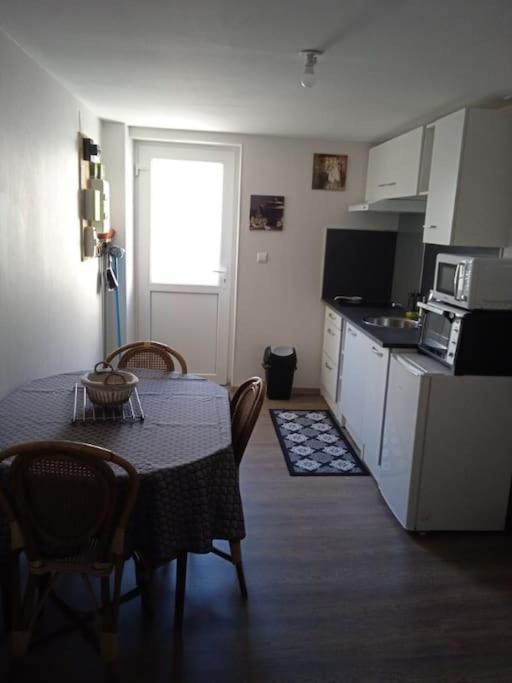 Maison Pour 2 A 4 Personnes Brassac-les-Mines Bagian luar foto