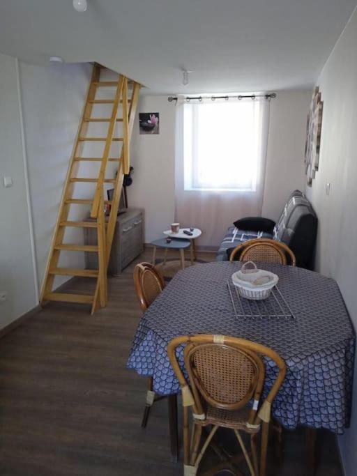 Maison Pour 2 A 4 Personnes Brassac-les-Mines Bagian luar foto